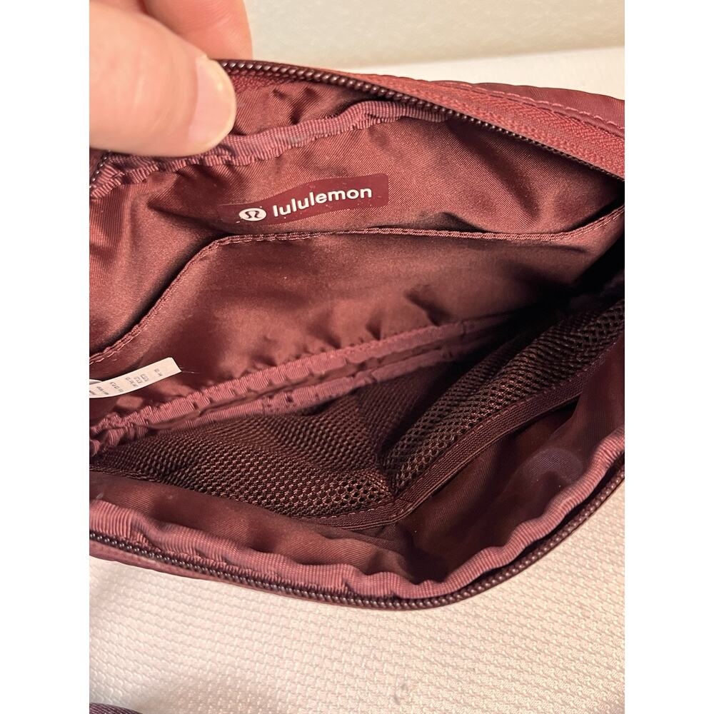 Lululemon Everywhere Belt Bag 1L One Size Red Merlot RDMR 59719 - Picture 7 of 12